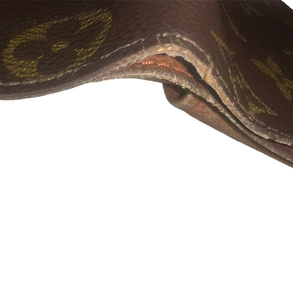 Louis Vuitton Men’s Monogram Bi-Fold Wallet - Picture 14 of 16